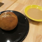 蕎麦懐石 義 - 30年7月　蕎麦粉パン、胡桃タレ