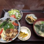 味亭花の家 - 花の家　自慢の花丼