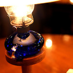 北一ホール - テーブルを心地良く照らすランプ。