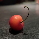 DEN - おすそ分けのさくらんぼ