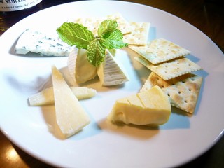 Wafurenchi Baru Sonjuku Yaneura Bettei - チーズ4種盛り