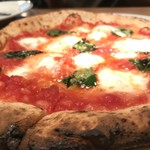ピッツェリア エ オステリア ムギ - 水牛マルゲリータ 1,800円。
