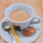 ラ グリーリア - コーヒー&アーモンドのメレンゲ菓子