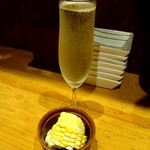 ビストロ シン 2 - お通しと泡