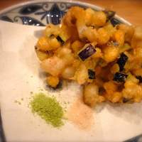 割烹 龍馬 - 玉蜀黍と茄子のかき揚げ