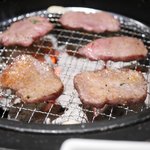 肉と日本酒 - 2018/5/6  タン焼いてます