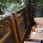 トロ コーヒーアンドベーカリー - 内観　テラス席