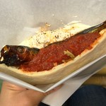 ライオンキッチン ワンラブ - 【スモークフィッシュサンド】スモークされたイワシの干物が丸ごと！