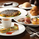 Amuse, chef's selection of 3 types of cold appetizers + 2 types of hot appetizers + main dish + bread