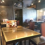 馬車道 - 仕切りナシの店内