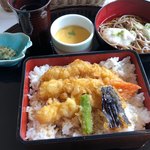 ホテルメルパルク東京・フォンテンド・芝 - 海老天重＆冷しとろろ蕎麦 1200円。