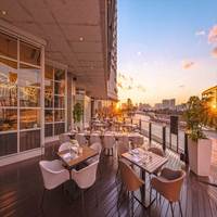 グリロジー バー＆グリル - 