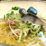 炙り〆鯖冷やし塩そば 800円