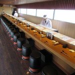 海の見えるカウンター寿司 鮨屋台 - 広～いカウンター席♪