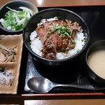 木村屋本店桜丘町 - バター醤油のステーキ丼1,000円