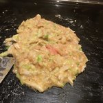 h Okonomiyaki Teppan Yaki Tsurujirou - 明太子もちチーズもんじゃ。混ぜたあと、伸ばす前。