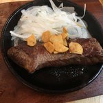 肉バル ビーフキッチンスタンド - 名物ビフテキ（50ｇ）290円+税