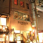 Daniel's - 錦市場の入口すぐ。京都大丸裏の可愛いビルの２Fです。