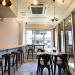 東京焼き麺スタンド - カフェのような内装