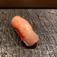SUSHI TOKYO TEN、 新宿ニュウマン店 - 金目鯛炙り