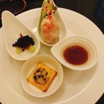 Classic Hanoi - 前菜（黒いのはキャビア）