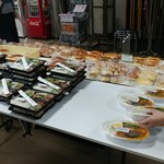 あかね - 職員食堂が溢れると争奪戦の様相に