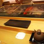 すし善 - こういう感じのところはなかなか入れなかった