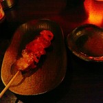 焼鳥 ブルース - 白レバー  １８０円(税別)  ごま油で。串は全て塩にしてもらいました。