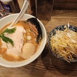 新橋 纏 - 特製烏賊干鶏白湯醤油そばと炙りチューシュー葱ご飯