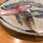 小判寿司 - 鯖は酢洗いしたレアと焼鯖