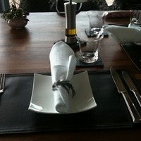 コンヴィヴィアリテ・イチノセ - モノトーンの落ち着いた店内。カトラリー類がお洒落です＾＾2011/08/ランチ