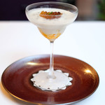 ラトラスフィス - ランチコース 7371円 のスモーク香るジャガイモとトリュフのヴルーテ オマール海老と地鶏のコンソメジュレ