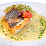 ラトラスフィス - ランチコース 7371円 の黒鯛のポワレ 磯の香りと野菜の旨味