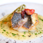 ラトラスフィス - ランチコース 7371円 の黒鯛のポワレ 磯の香りと野菜の旨味