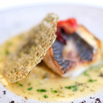 ラトラスフィス - ランチコース 7371円 の黒鯛のポワレ 磯の香りと野菜の旨味