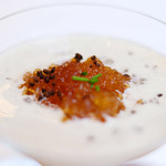 ラトラスフィス - ランチコース 7371円 のスモーク香るジャガイモとトリュフのヴルーテ オマール海老と地鶏のコンソメジュレ