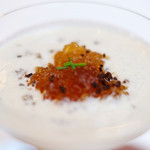 ラトラスフィス - ランチコース 7371円 のスモーク香るジャガイモとトリュフのヴルーテ オマール海老と地鶏のコンソメジュレ