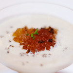 ラトラスフィス - ランチコース 7371円 のスモーク香るジャガイモとトリュフのヴルーテ オマール海老と地鶏のコンソメジュレ