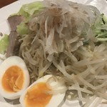 広島流つけ麺 からまる - 野菜たっぷりでヘルシー！