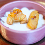 ラトラスフィス - ランチコース 7371円 のケークサレ、クロワッサン