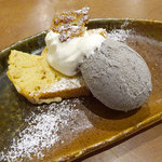 アプランティ - デザートセット＋200円（今日のおやつ：キャラメルバナナのパウンドケーキ・黒ごまアイス付）