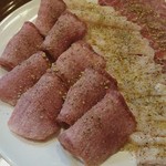 肉料理 大森 - 神戸牛塩タン、塩ウルテ