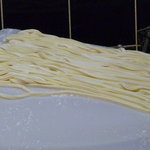 手造りうどん 楽々 - 茹で前