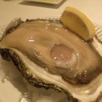 エノテカ・オルモ・デル・カウカソ - 男鹿産岩牡蠣　一個目・・。