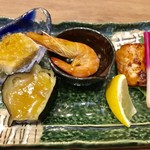 日本料理・ふぐ　桃 - お昼のコース¥1250の旬の焼き物…
            胡麻豆腐ジュレ仕立て、焼きナスのゆず味噌、えび、焼き魚