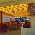 El Burrito Jr. - ここで座って食べられます。多くの人は持ち帰りだけれど。