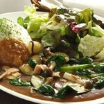 カフェ・オハナ - 「カフェご飯SET（コーヒー・紅茶付）」手作りのハンバーグやじっくり煮込んだブイヨンのハヤシライス、ワインで煮込んだリッチなビーフカレーが人気！