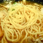 旭川ラーメン すがわら - 麺アップ（そろそろピンぼけのリフト写真はやめようw）