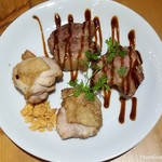 ビアキッチン肉バル ジカビヤ - BBCローストポークと鶏もも肉のグリル