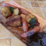 スプウン谷のザワザワ村 - じゃがいもと美瑛豚ソーセージのハーブロースト